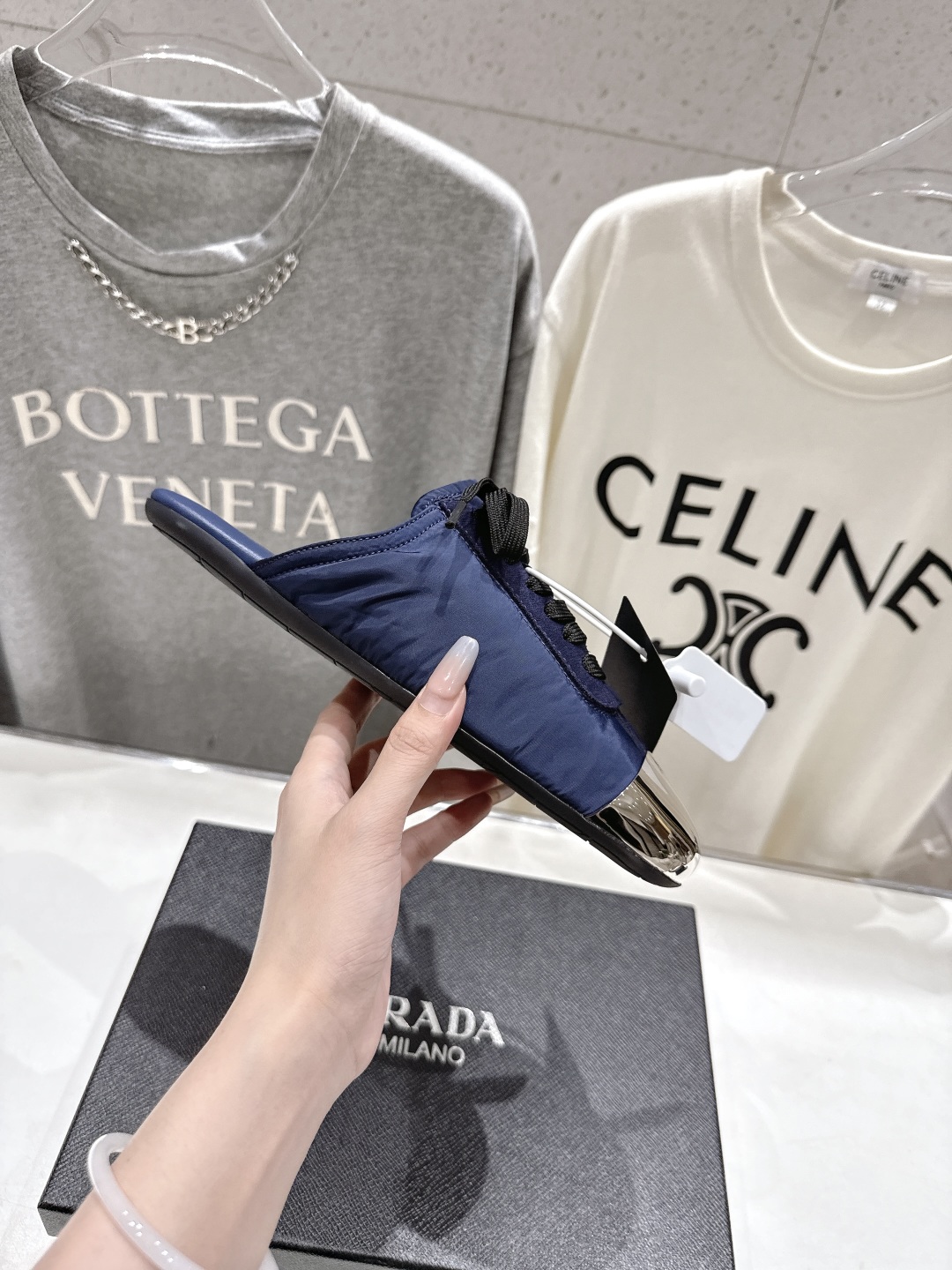 高版本出厂  半拖
  Prada*普拉达P家25ssfw～new新款系带玛丽珍休闲鞋芭蕾舞鞋，低调奢华