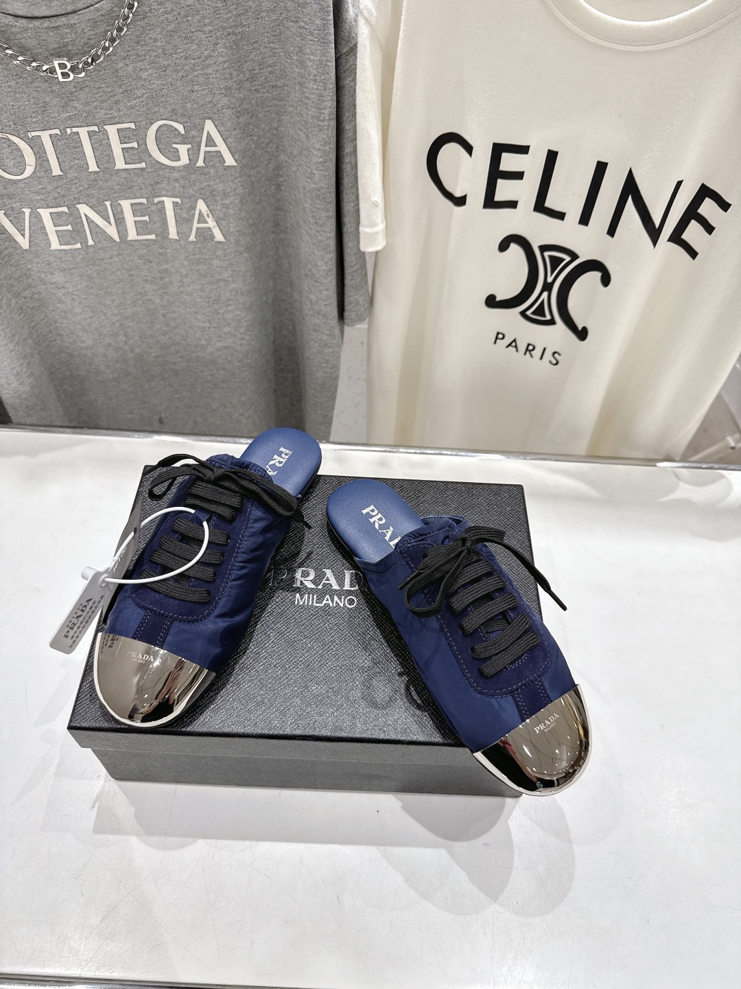 高版本出厂  半拖
  Prada*普拉达P家25ssfw～new新款系带玛丽珍休闲鞋芭蕾舞鞋，低调奢华