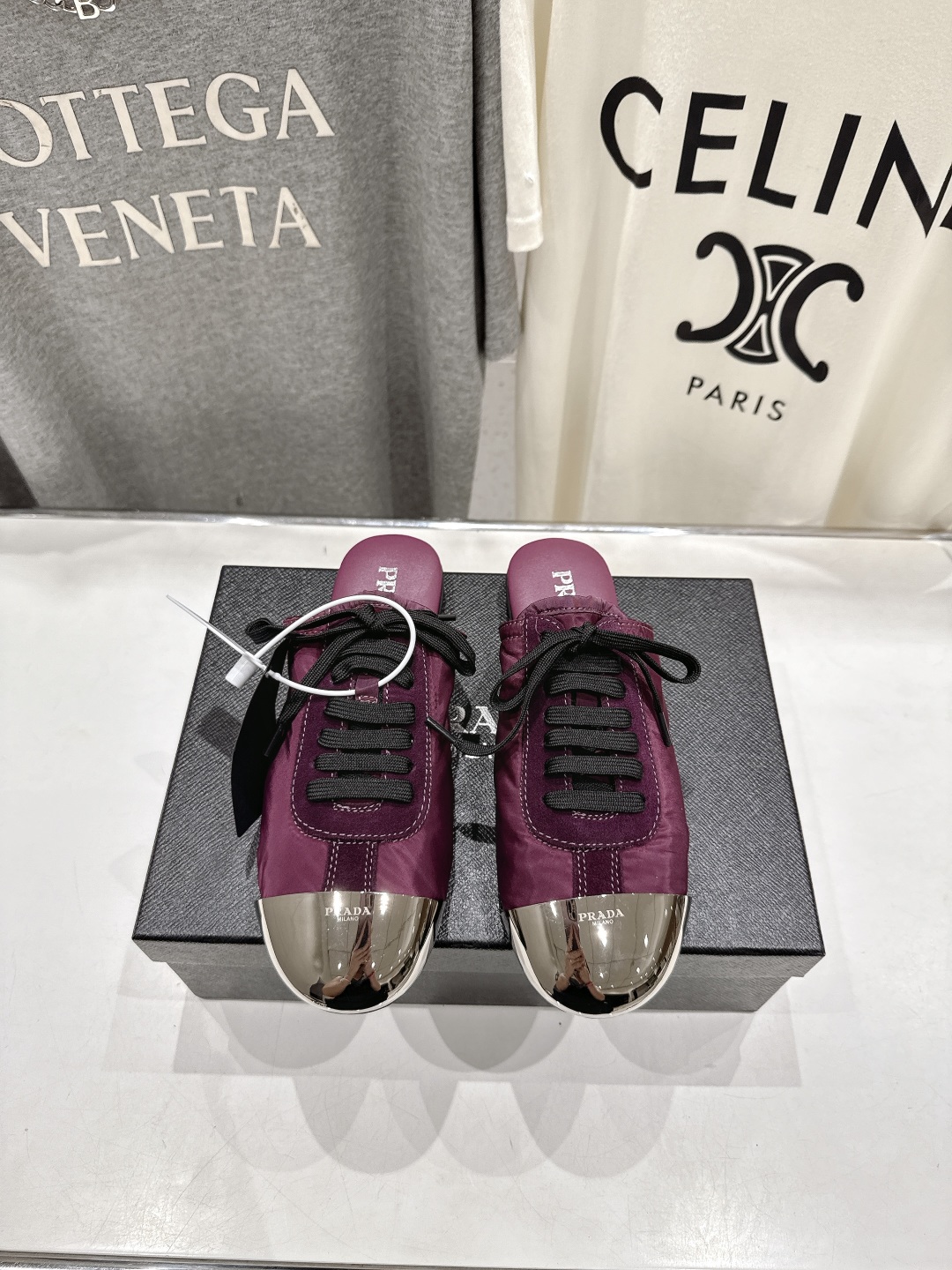 高版本出厂  半拖
  Prada*普拉达P家25ssfw～new新款系带玛丽珍休闲鞋芭蕾舞鞋，低调奢华