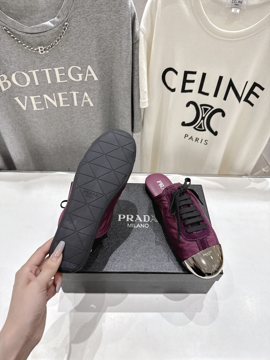 高版本出厂  半拖
  Prada*普拉达P家25ssfw～new新款系带玛丽珍休闲鞋芭蕾舞鞋，低调奢华
