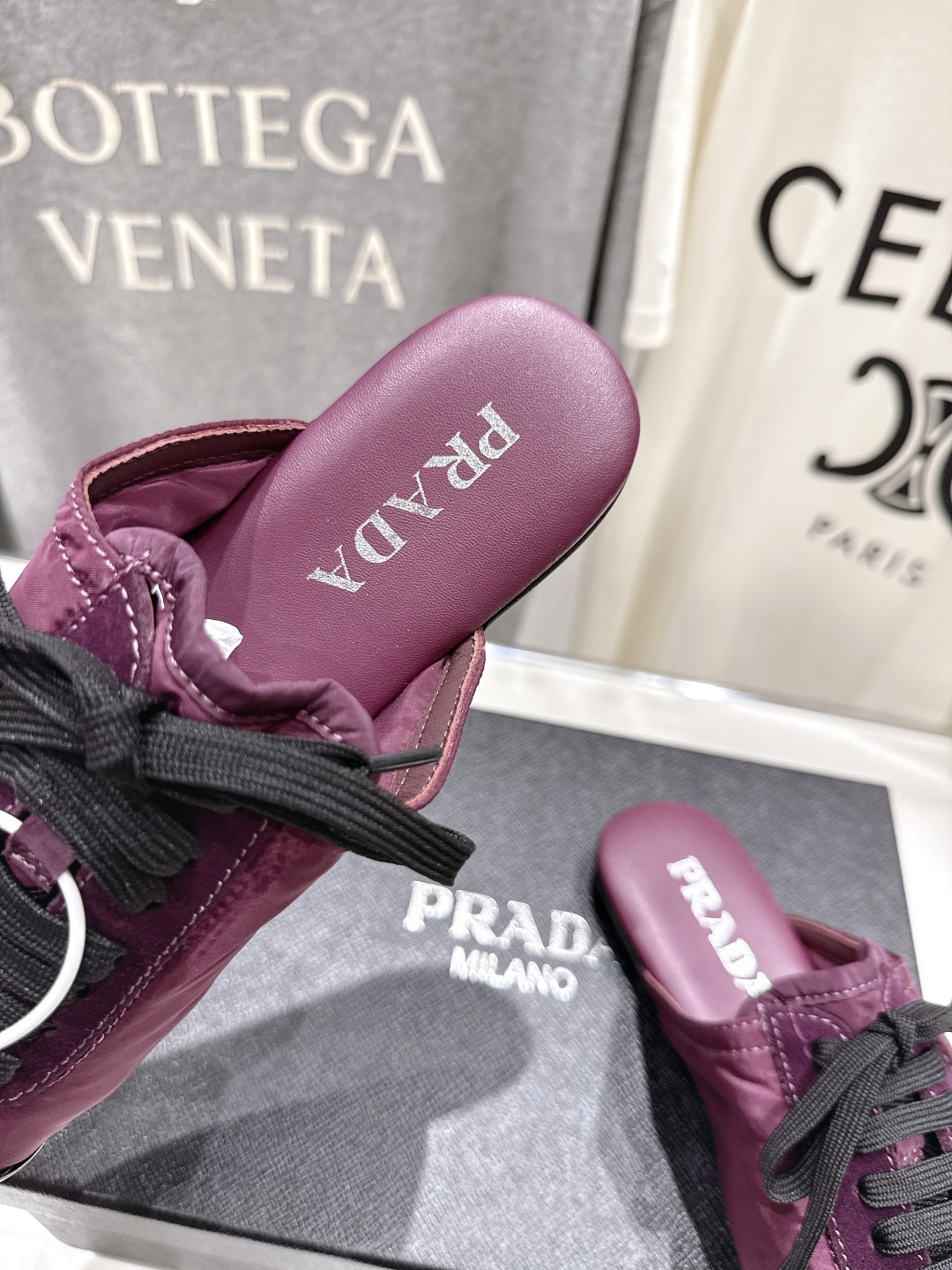 高版本出厂  半拖
  Prada*普拉达P家25ssfw～new新款系带玛丽珍休闲鞋芭蕾舞鞋，低调奢华