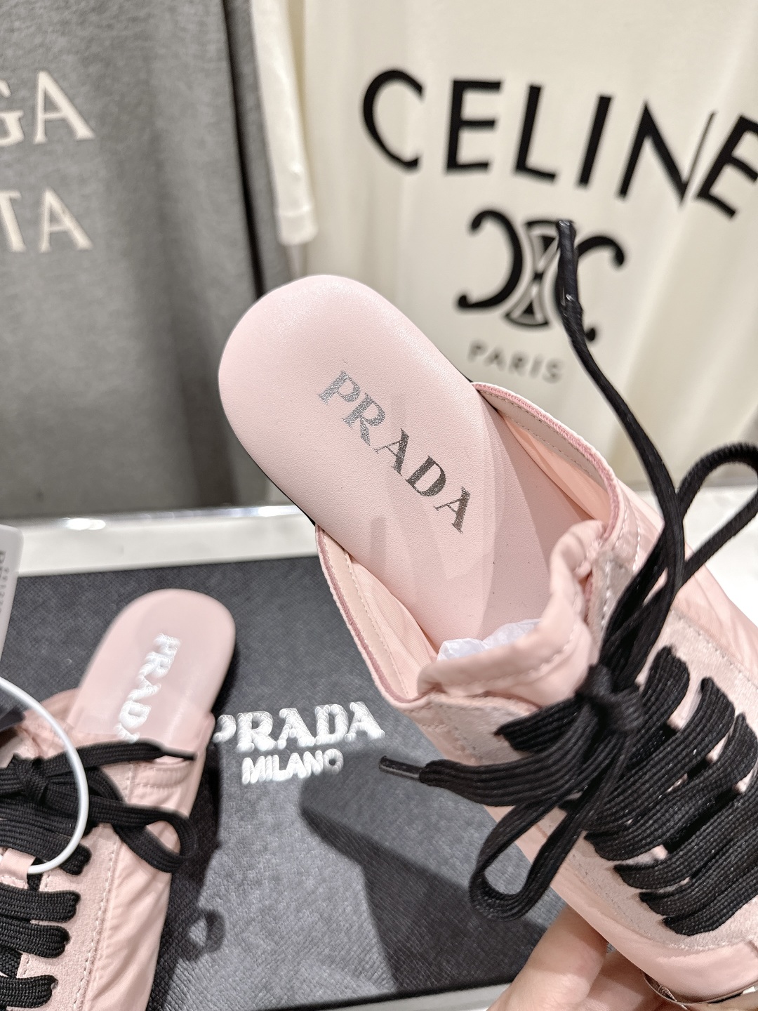 高版本出厂  半拖
  Prada*普拉达P家25ssfw～new新款系带玛丽珍休闲鞋芭蕾舞鞋，低调奢华