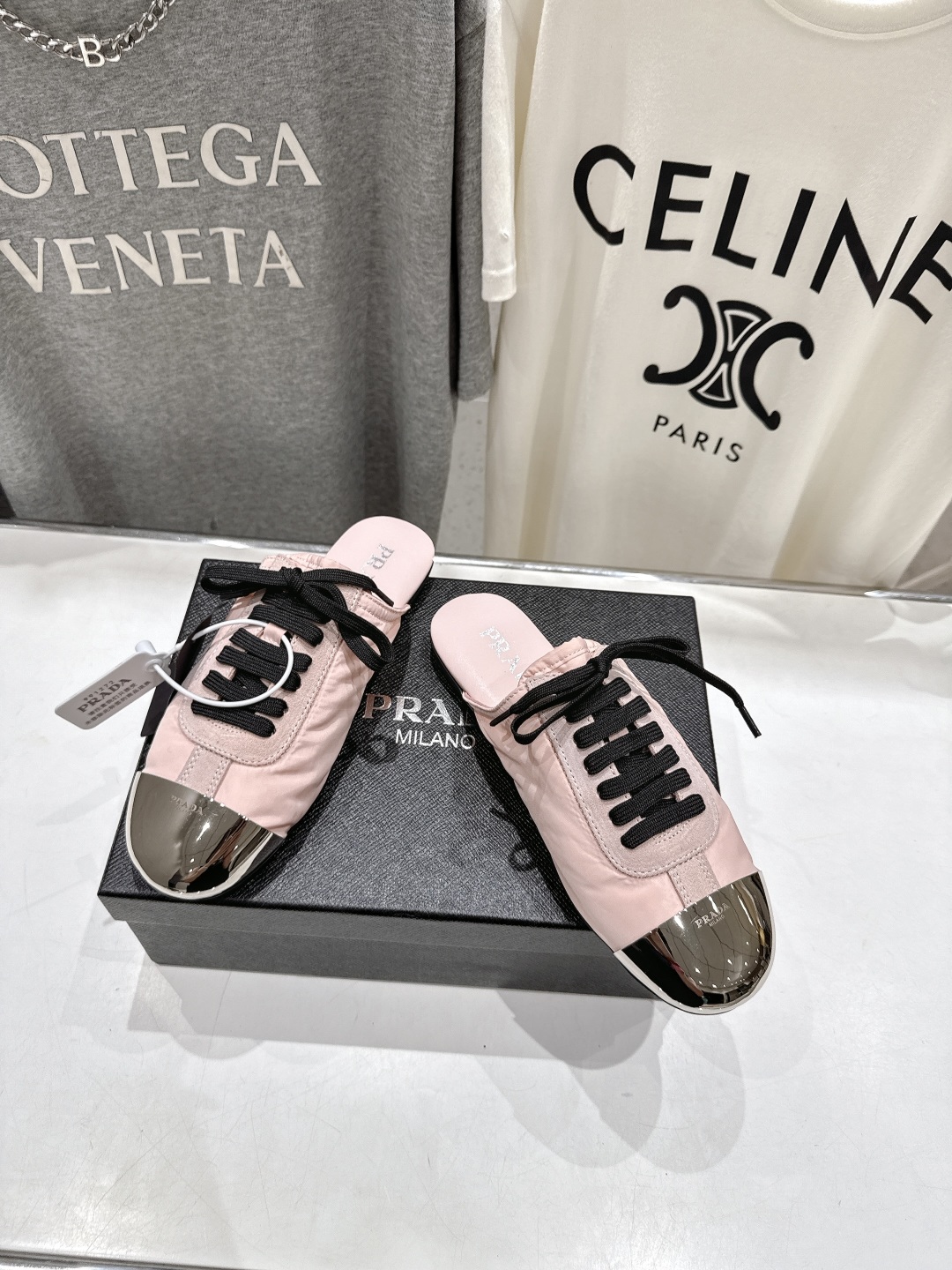 高版本出厂  半拖
  Prada*普拉达P家25ssfw～new新款系带玛丽珍休闲鞋芭蕾舞鞋，低调奢华
