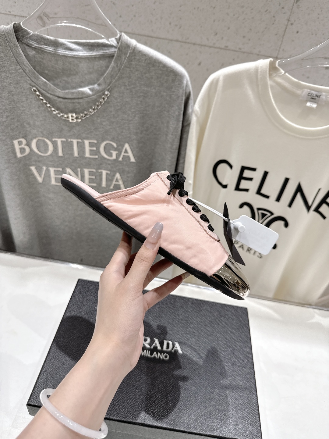 高版本出厂  半拖
  Prada*普拉达P家25ssfw～new新款系带玛丽珍休闲鞋芭蕾舞鞋，低调奢华