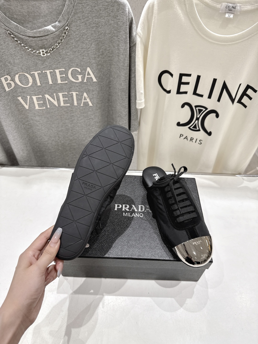 高版本出厂  半拖
  Prada*普拉达P家25ssfw～new新款系带玛丽珍休闲鞋芭蕾舞鞋，低调奢华