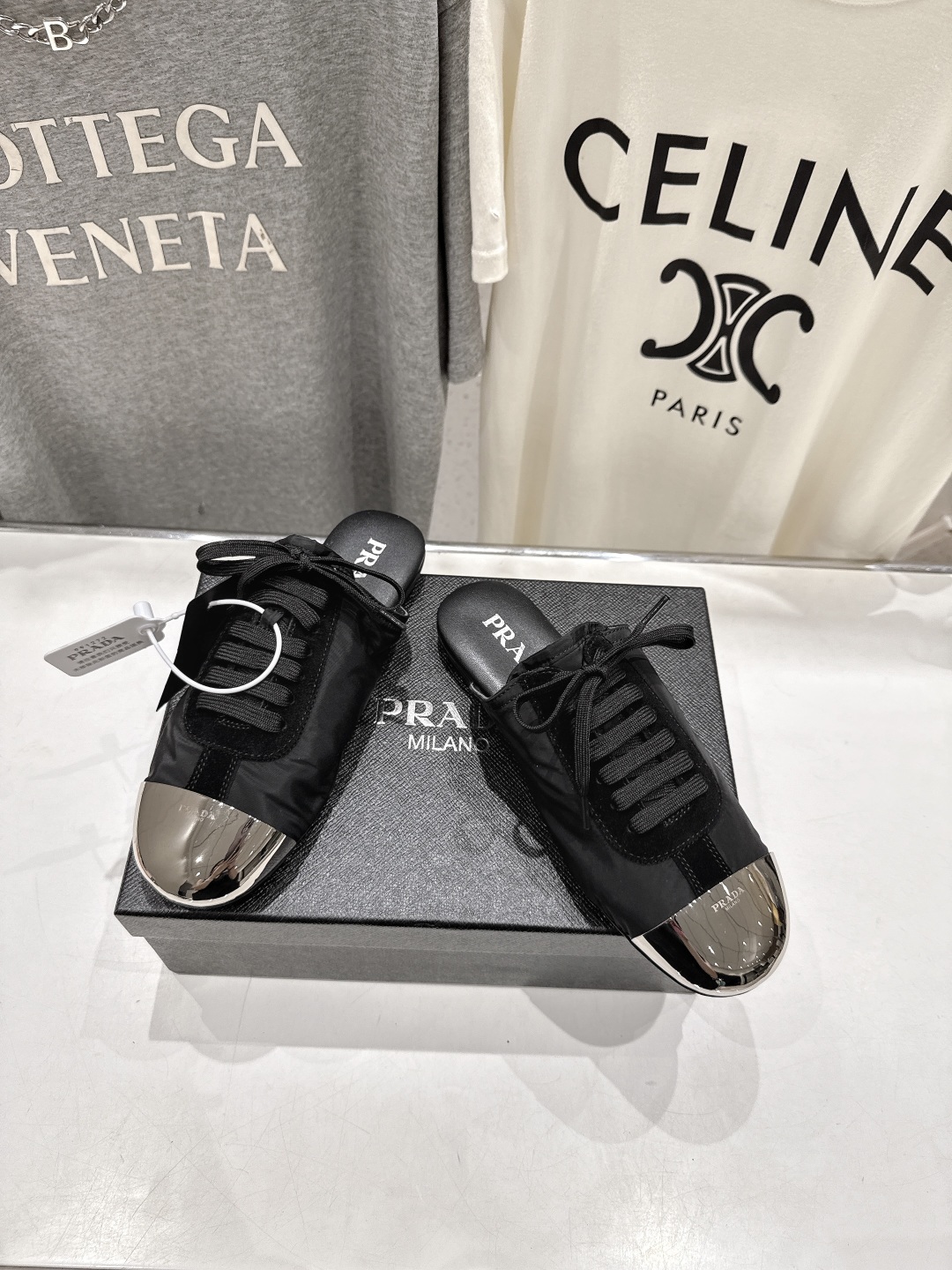 高版本出厂  半拖
  Prada*普拉达P家25ssfw～new新款系带玛丽珍休闲鞋芭蕾舞鞋，低调奢华