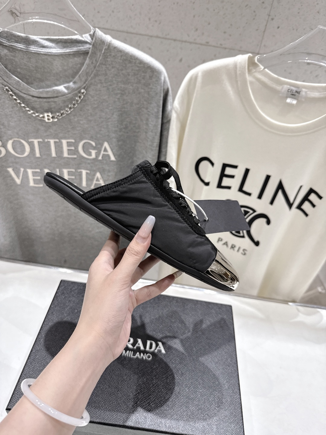 高版本出厂  半拖
  Prada*普拉达P家25ssfw～new新款系带玛丽珍休闲鞋芭蕾舞鞋，低调奢华