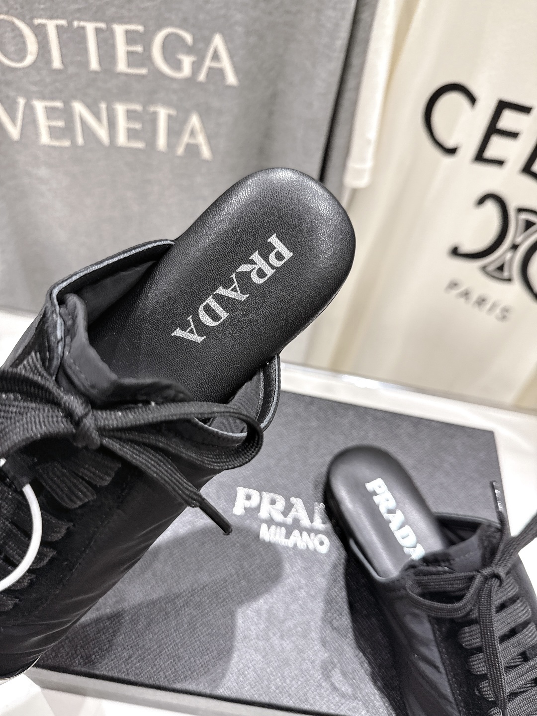 高版本出厂  半拖
  Prada*普拉达P家25ssfw～new新款系带玛丽珍休闲鞋芭蕾舞鞋，低调奢华