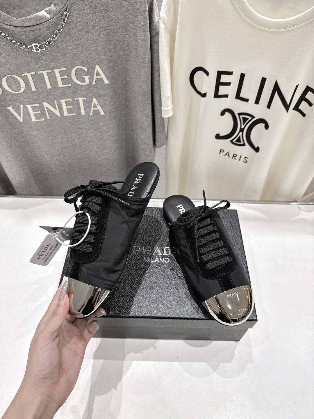 高版本出厂  半拖
  Prada*普拉达P家25ssfw～new新款系带玛丽珍休闲鞋芭蕾舞鞋，低调奢华