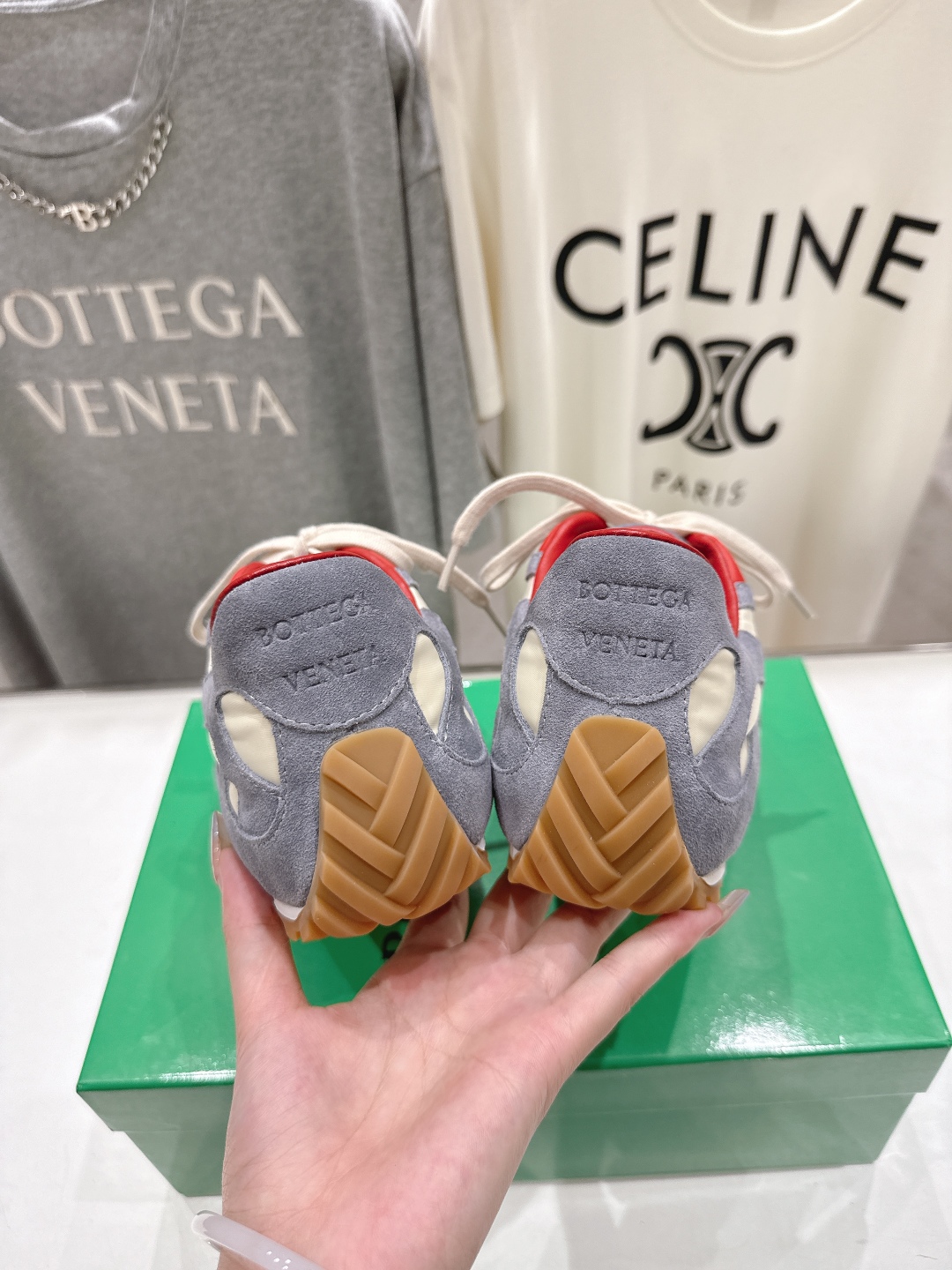 高版本出厂  男码+20
  Bottega Veneta/BV2025ss最新IVULCAN系列情侣款
