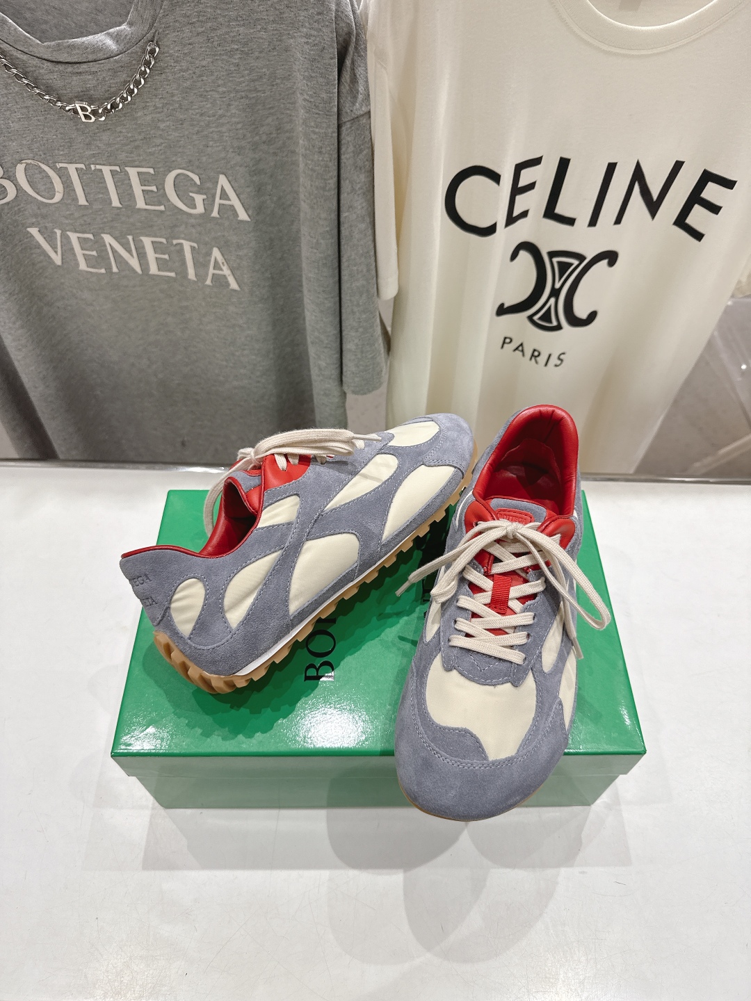 高版本出厂  男码+20
  Bottega Veneta/BV2025ss最新IVULCAN系列情侣款