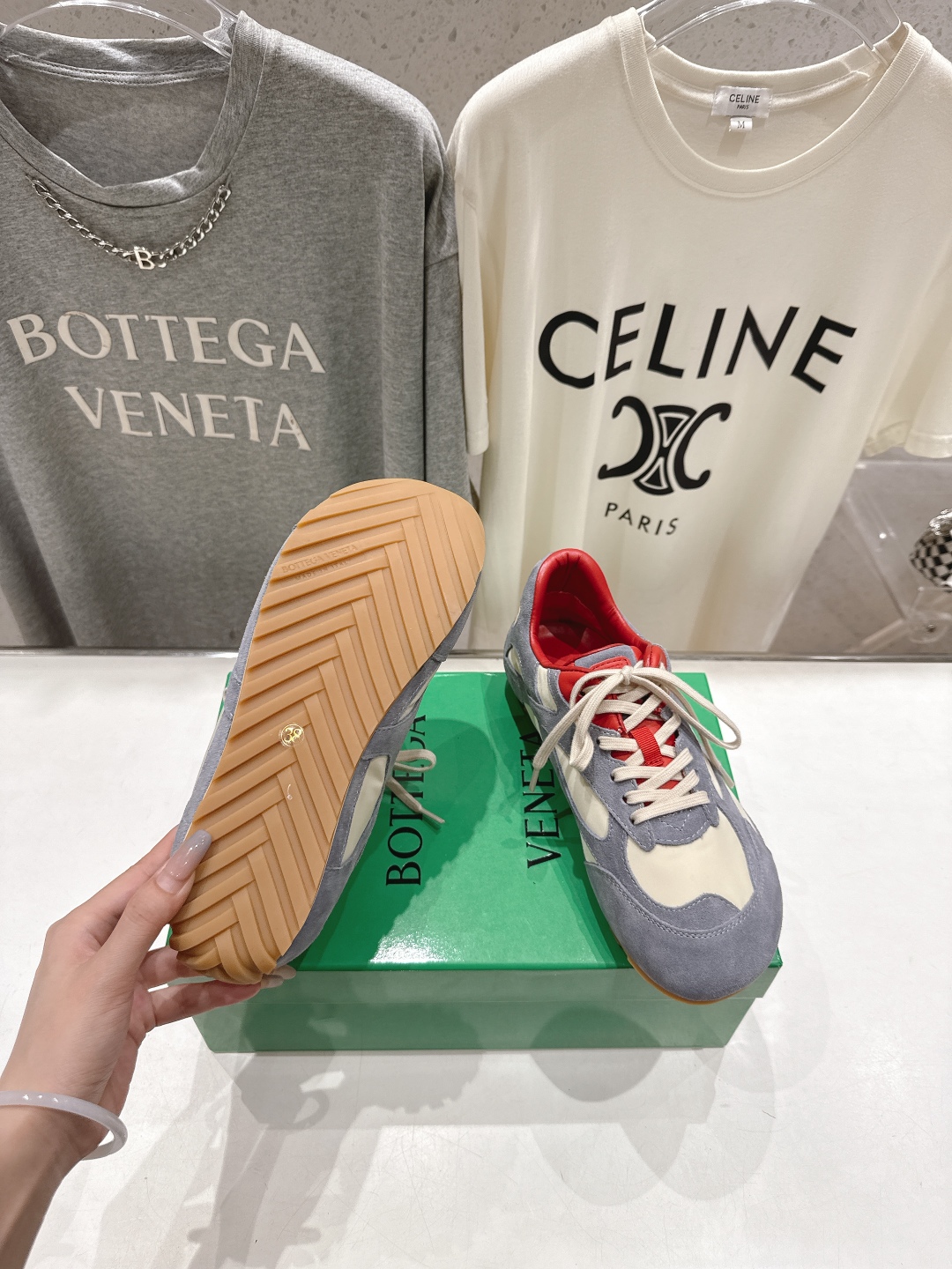 高版本出厂  男码+20
  Bottega Veneta/BV2025ss最新IVULCAN系列情侣款