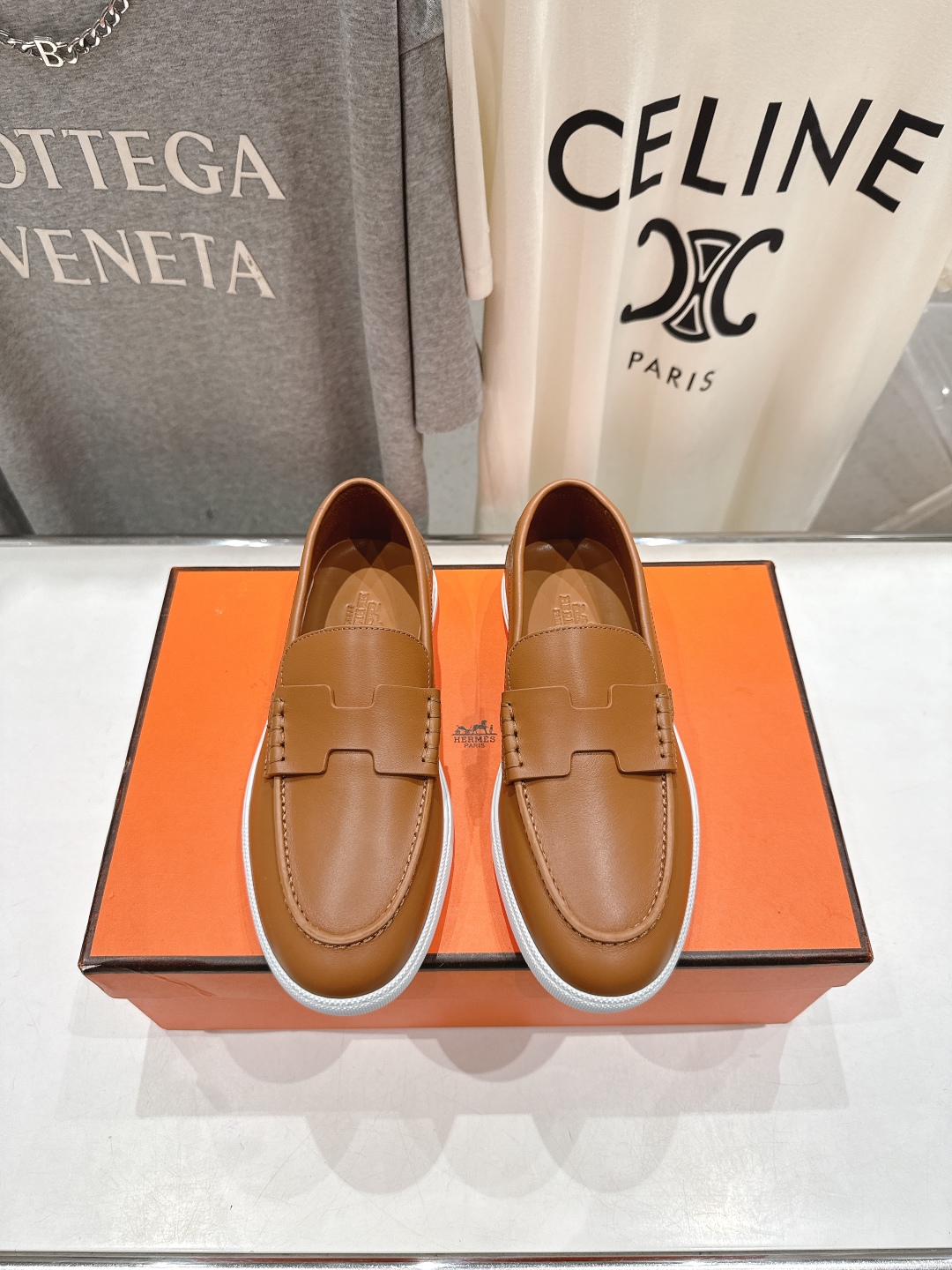 高版本出厂  男码+10
   Hermes/爱马仕H家25ss新品情侣款休闲鞋乐福鞋
经典休闲风格，经
