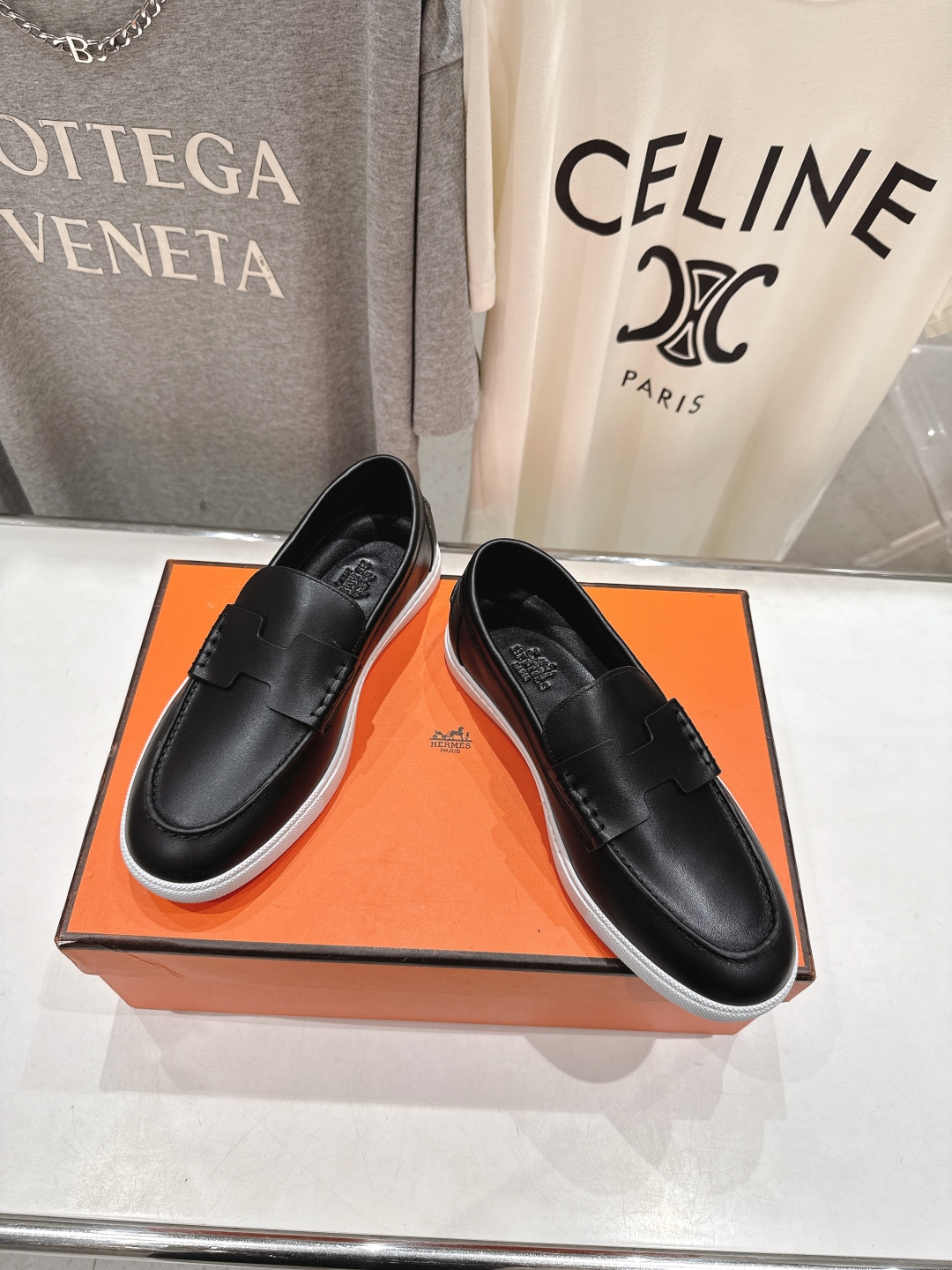 高版本出厂  男码+10
   Hermes/爱马仕H家25ss新品情侣款休闲鞋乐福鞋
经典休闲风格，经