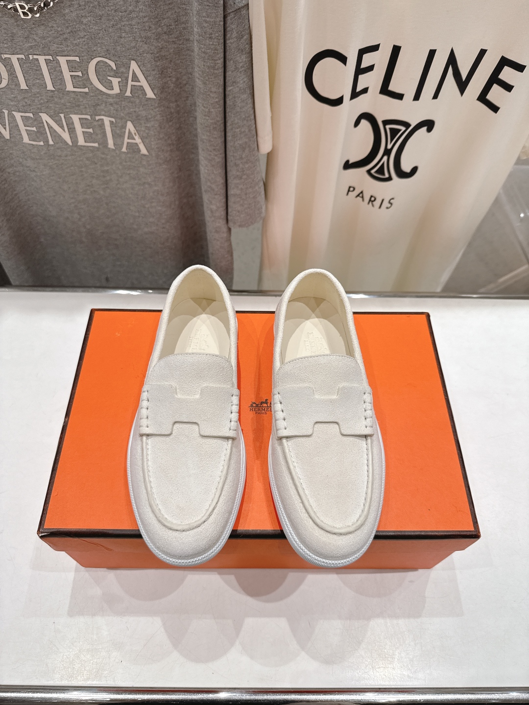 高版本出厂  男码+10
   Hermes/爱马仕H家25ss新品情侣款休闲鞋乐福鞋
经典休闲风格，经