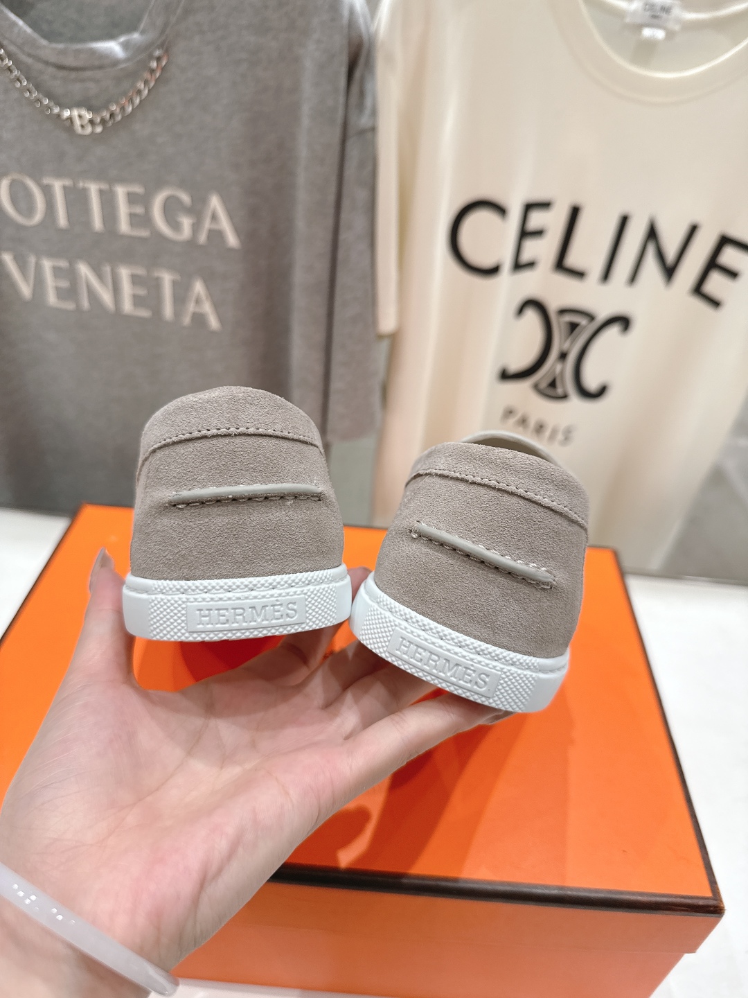 高版本出厂  男码+10
   Hermes/爱马仕H家25ss新品情侣款休闲鞋乐福鞋
经典休闲风格，经