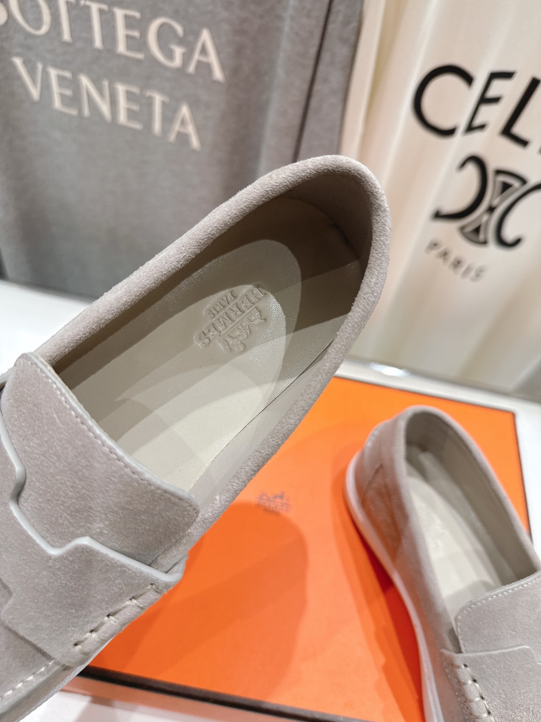 高版本出厂  男码+10
   Hermes/爱马仕H家25ss新品情侣款休闲鞋乐福鞋
经典休闲风格，经