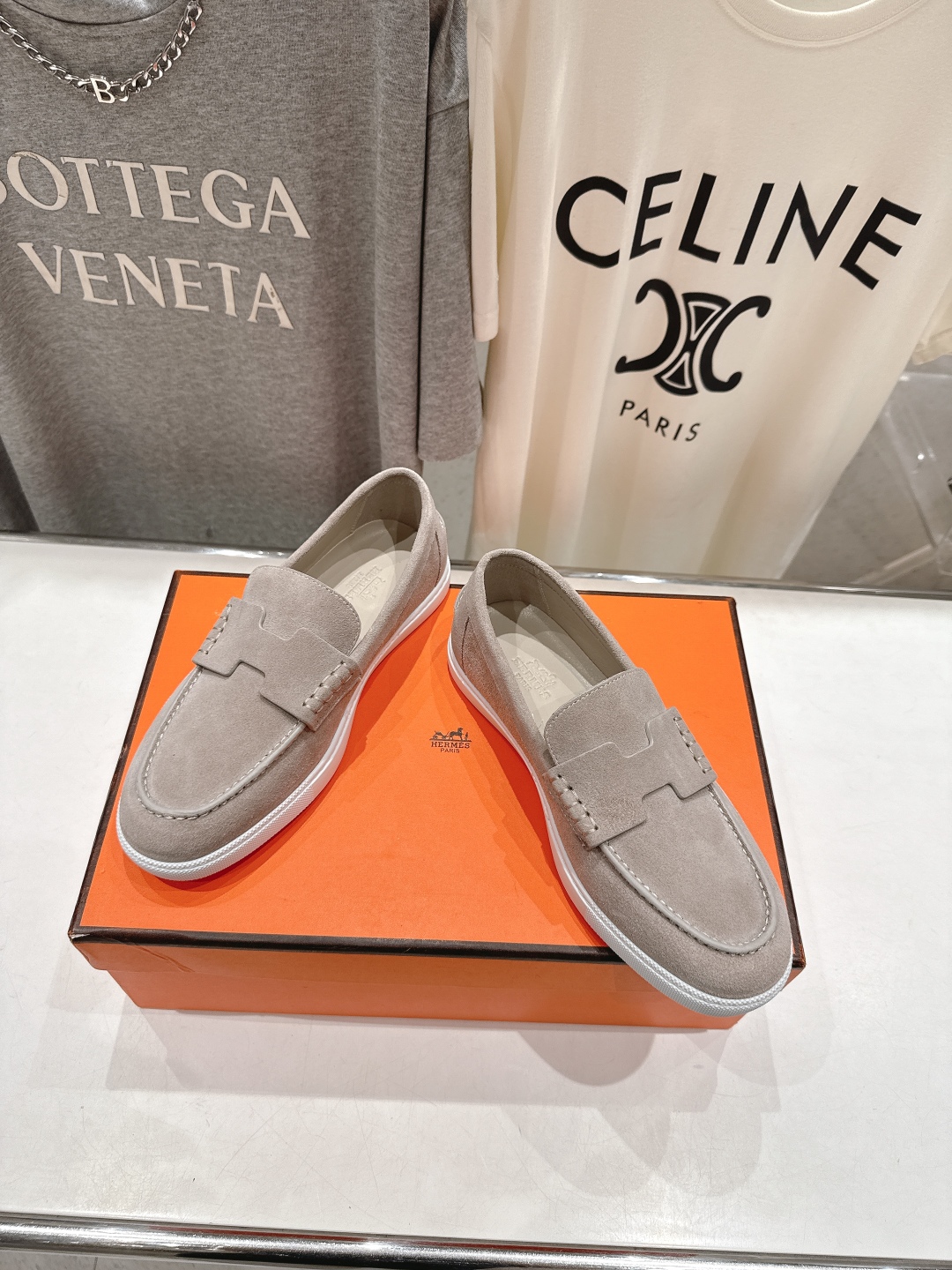 高版本出厂  男码+10
   Hermes/爱马仕H家25ss新品情侣款休闲鞋乐福鞋
经典休闲风格，经