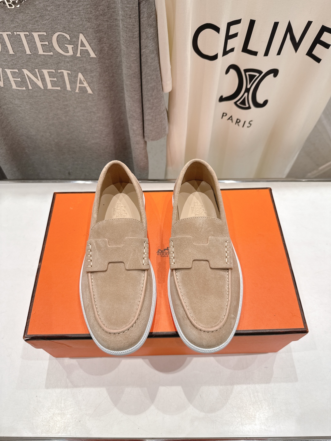 高版本出厂  男码+10
   Hermes/爱马仕H家25ss新品情侣款休闲鞋乐福鞋
经典休闲风格，经