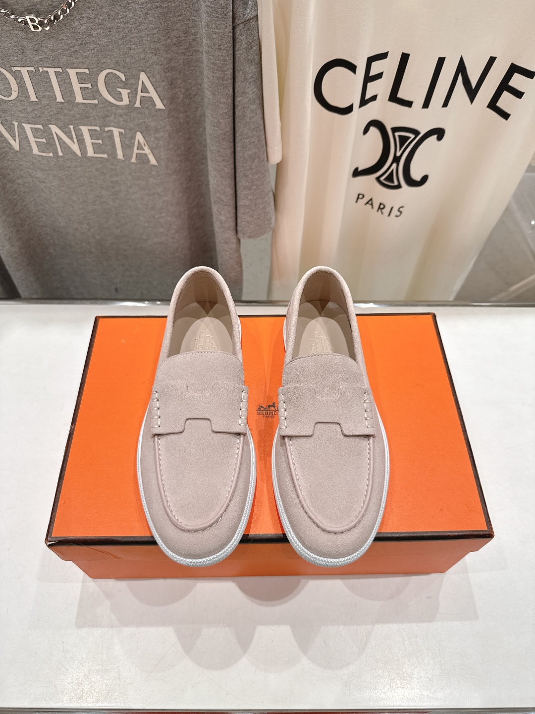 高版本出厂  男码+10
   Hermes/爱马仕H家25ss新品情侣款休闲鞋乐福鞋
经典休闲风格，经