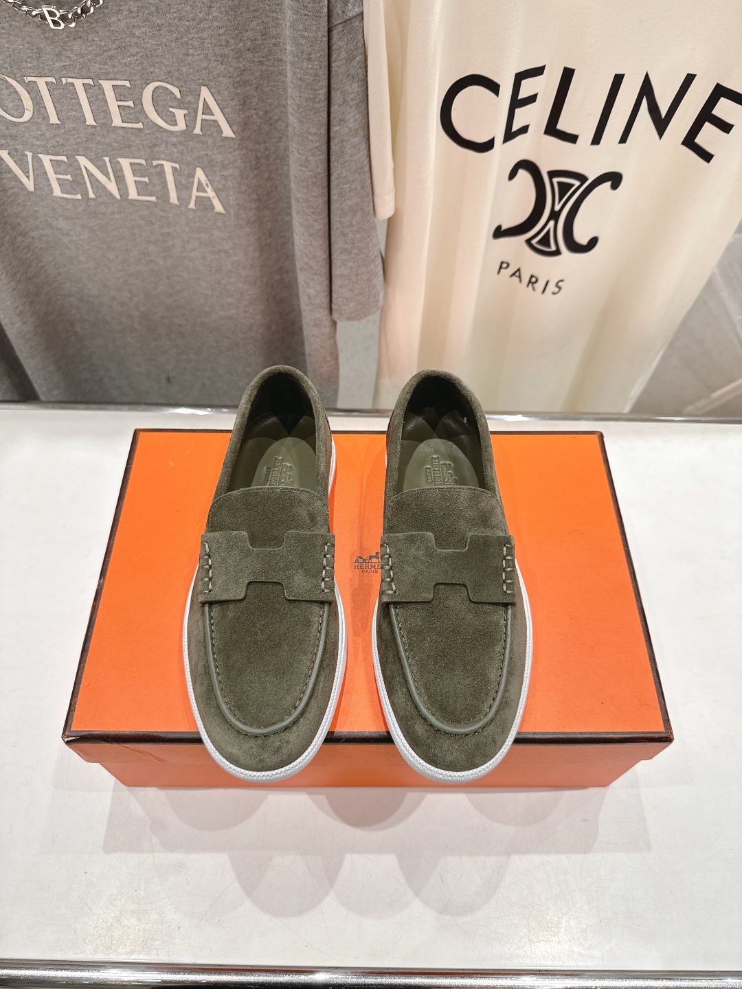 高版本出厂  男码+10
   Hermes/爱马仕H家25ss新品情侣款休闲鞋乐福鞋
经典休闲风格，经