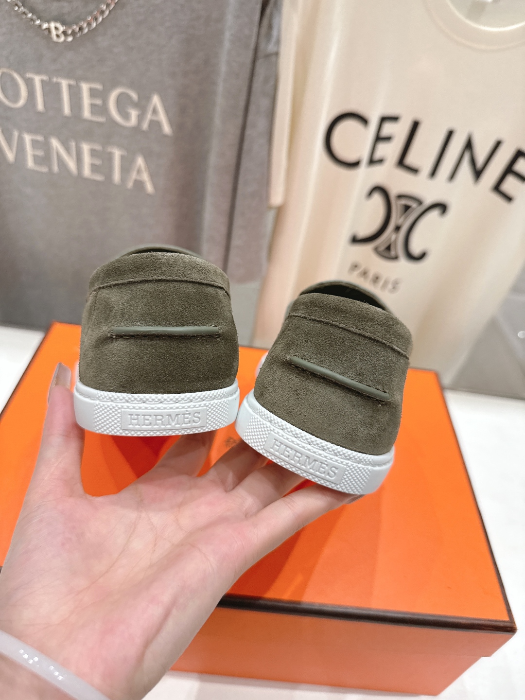 高版本出厂  男码+10
   Hermes/爱马仕H家25ss新品情侣款休闲鞋乐福鞋
经典休闲风格，经