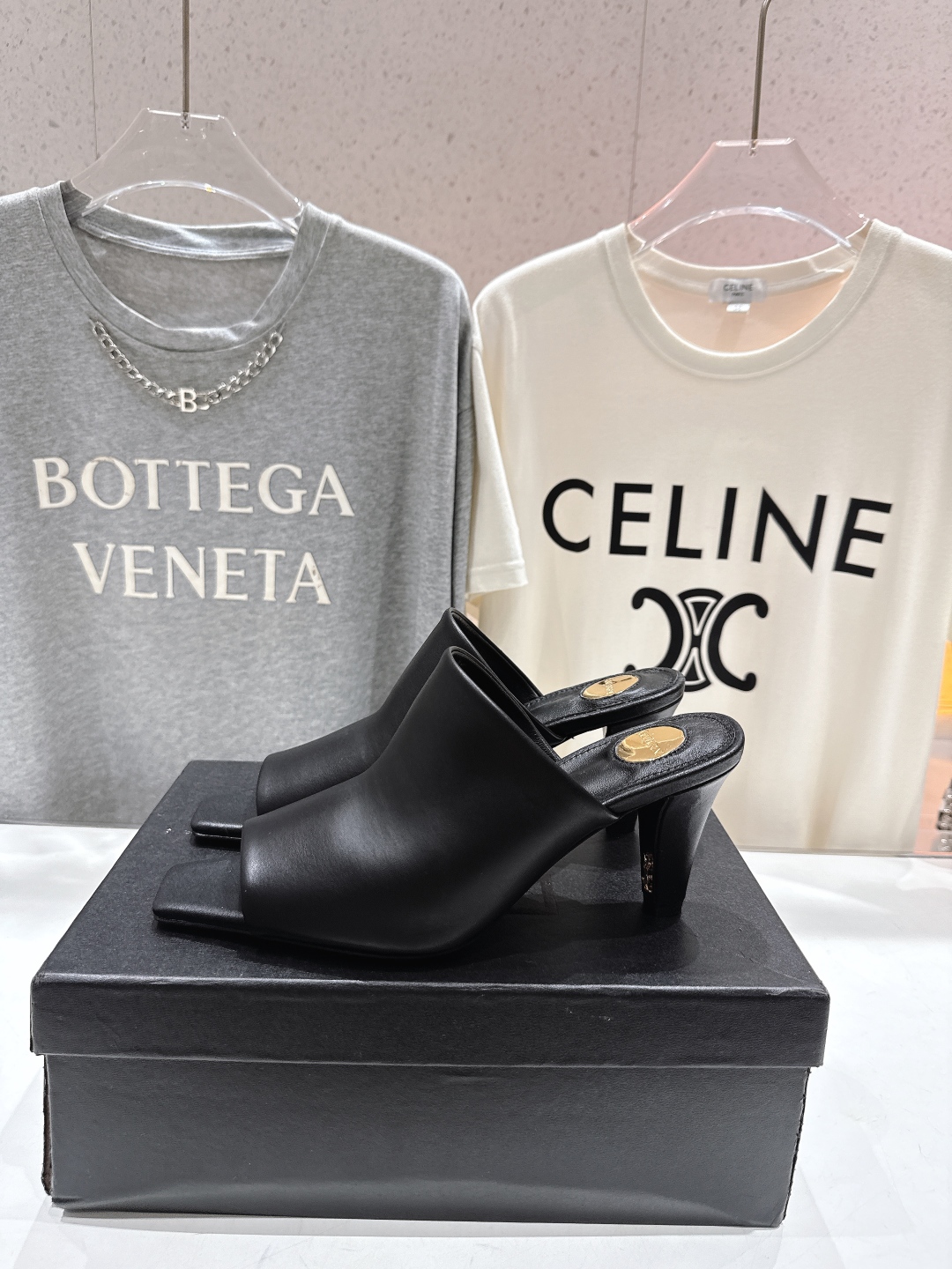 高版本出厂
 SAINT LAURENT～圣罗兰ysl 25ss全新走秀款高跟鞋凉鞋拖鞋·全新鞋型

唯