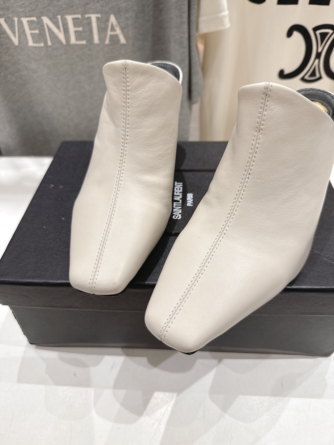 高版本出厂
 SAINT LAURENT～圣罗兰ysl 25ss全新走秀款高跟鞋半包拖鞋·全新鞋型

唯
