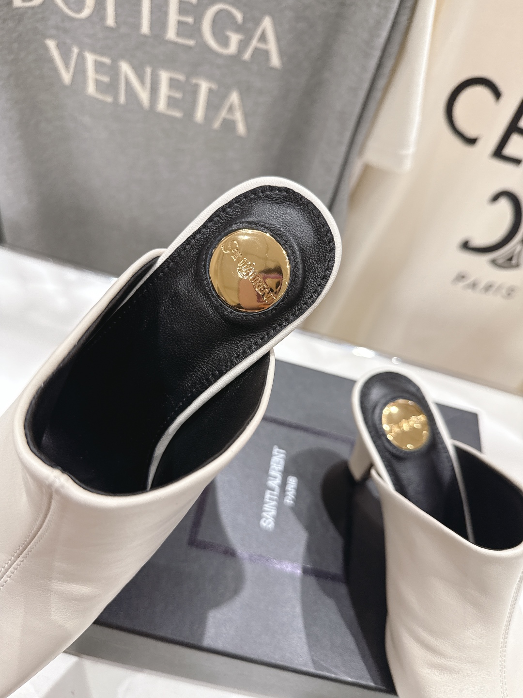 高版本出厂
 SAINT LAURENT～圣罗兰ysl 25ss全新走秀款高跟鞋半包拖鞋·全新鞋型

唯