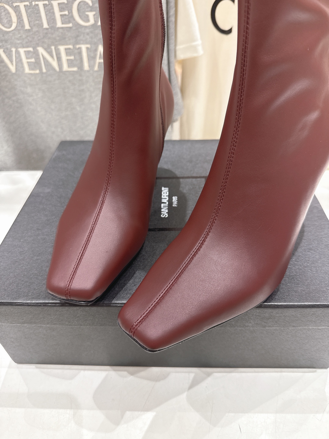 高版本出厂
  SAINT LAURENT～圣罗兰25ss/YSL秋冬全新走秀款小方头高跟鞋短靴～
简约