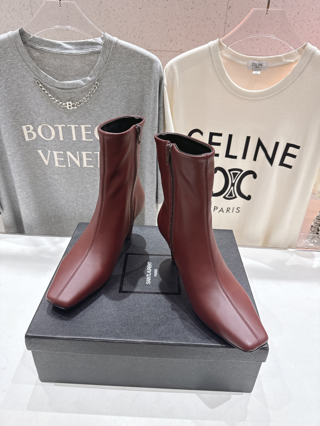 高版本出厂
  SAINT LAURENT～圣罗兰25ss/YSL秋冬全新走秀款小方头高跟鞋短靴～
简约