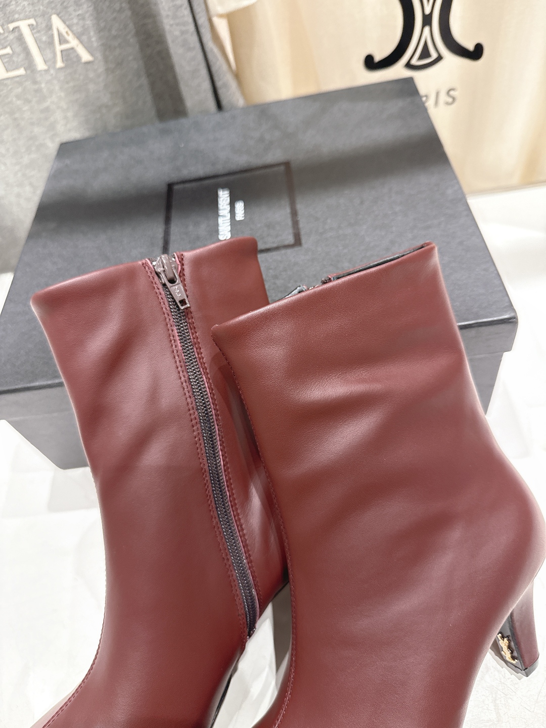 高版本出厂
  SAINT LAURENT～圣罗兰25ss/YSL秋冬全新走秀款小方头高跟鞋短靴～
简约
