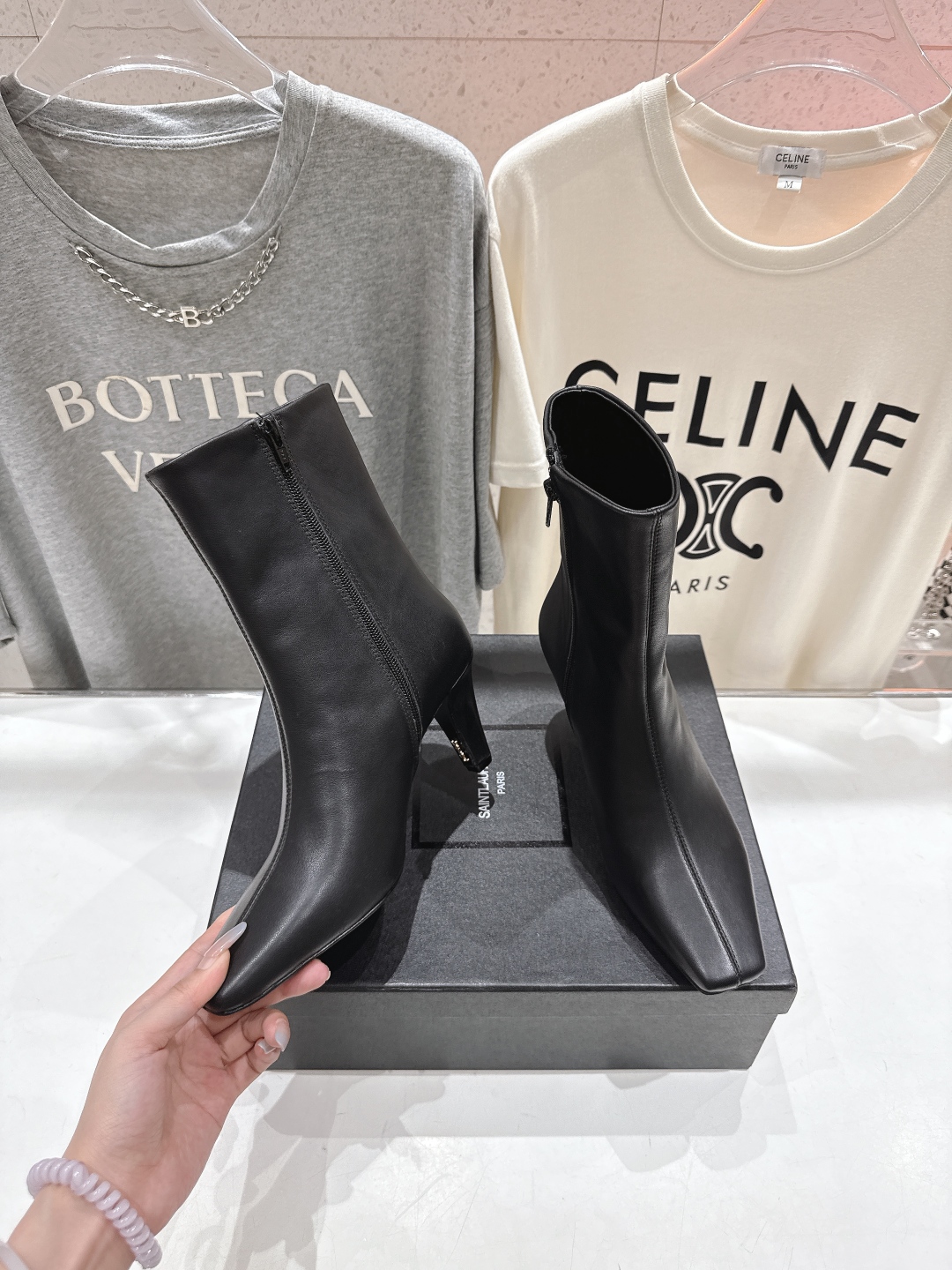 高版本出厂
  SAINT LAURENT～圣罗兰25ss/YSL秋冬全新走秀款小方头高跟鞋短靴～
简约