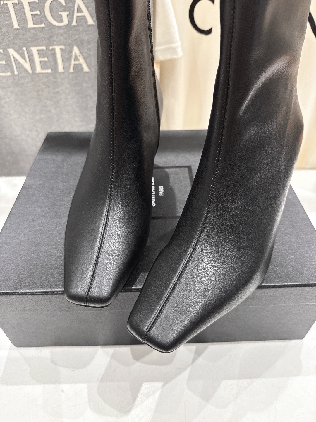 高版本出厂
  SAINT LAURENT～圣罗兰25ss/YSL秋冬全新走秀款小方头高跟鞋短靴～
简约