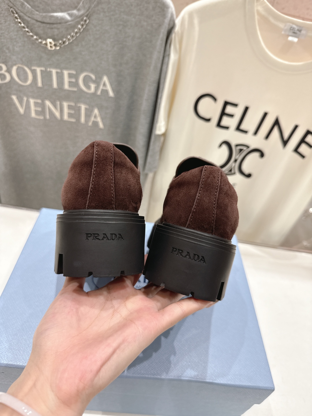 高版本出厂  
 prada* 普拉达ss25new arrival～P家2025ss新品三角扣单鞋乐福