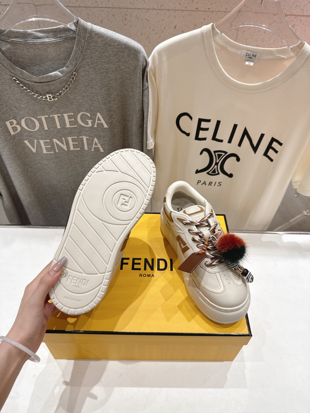 高版本出厂  
 Fendi/芬迪2025ss新款 First 1系列网面系带厚底休闲运动鞋
顶级版本🔝