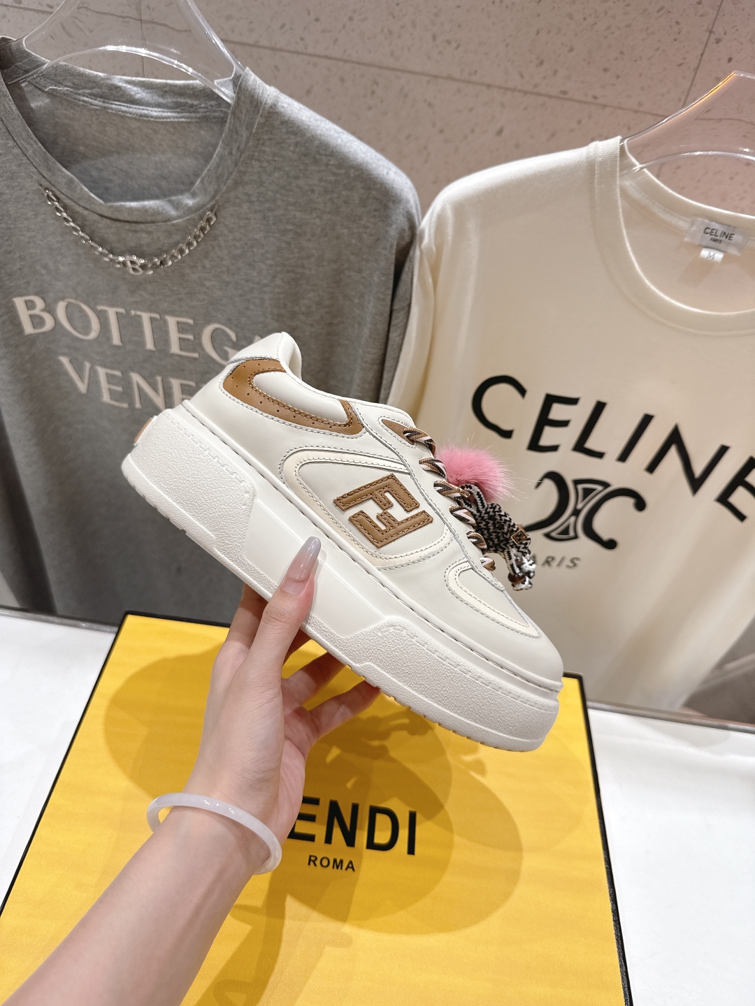 高版本出厂  
 Fendi/芬迪2025ss新款 First 1系列网面系带厚底休闲运动鞋
顶级版本🔝