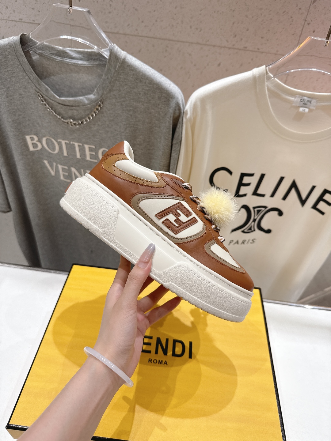 高版本出厂  
 Fendi/芬迪2025ss新款 First 1系列网面系带厚底休闲运动鞋
顶级版本🔝