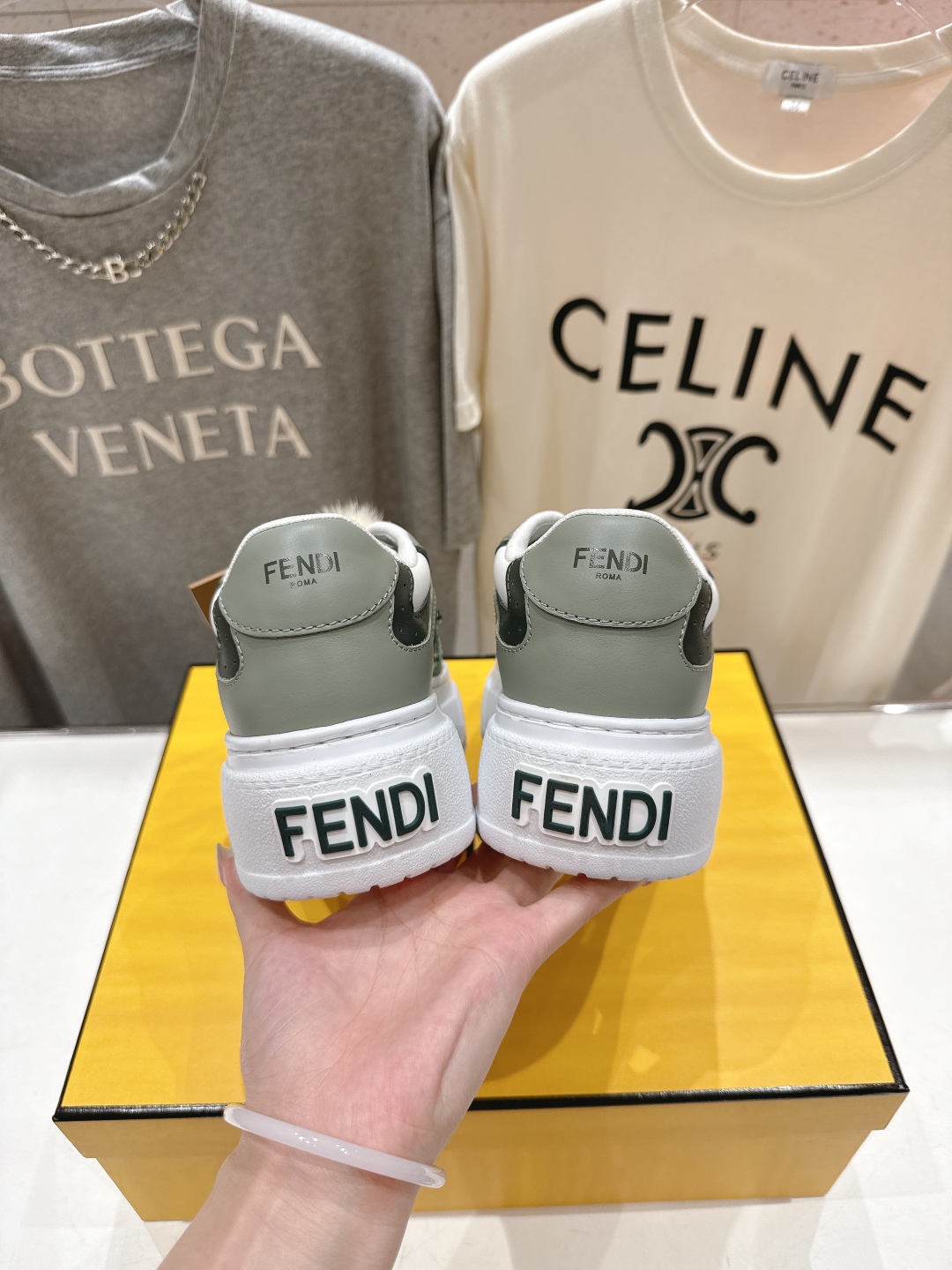 高版本出厂  
 Fendi/芬迪2025ss新款 First 1系列网面系带厚底休闲运动鞋
顶级版本🔝