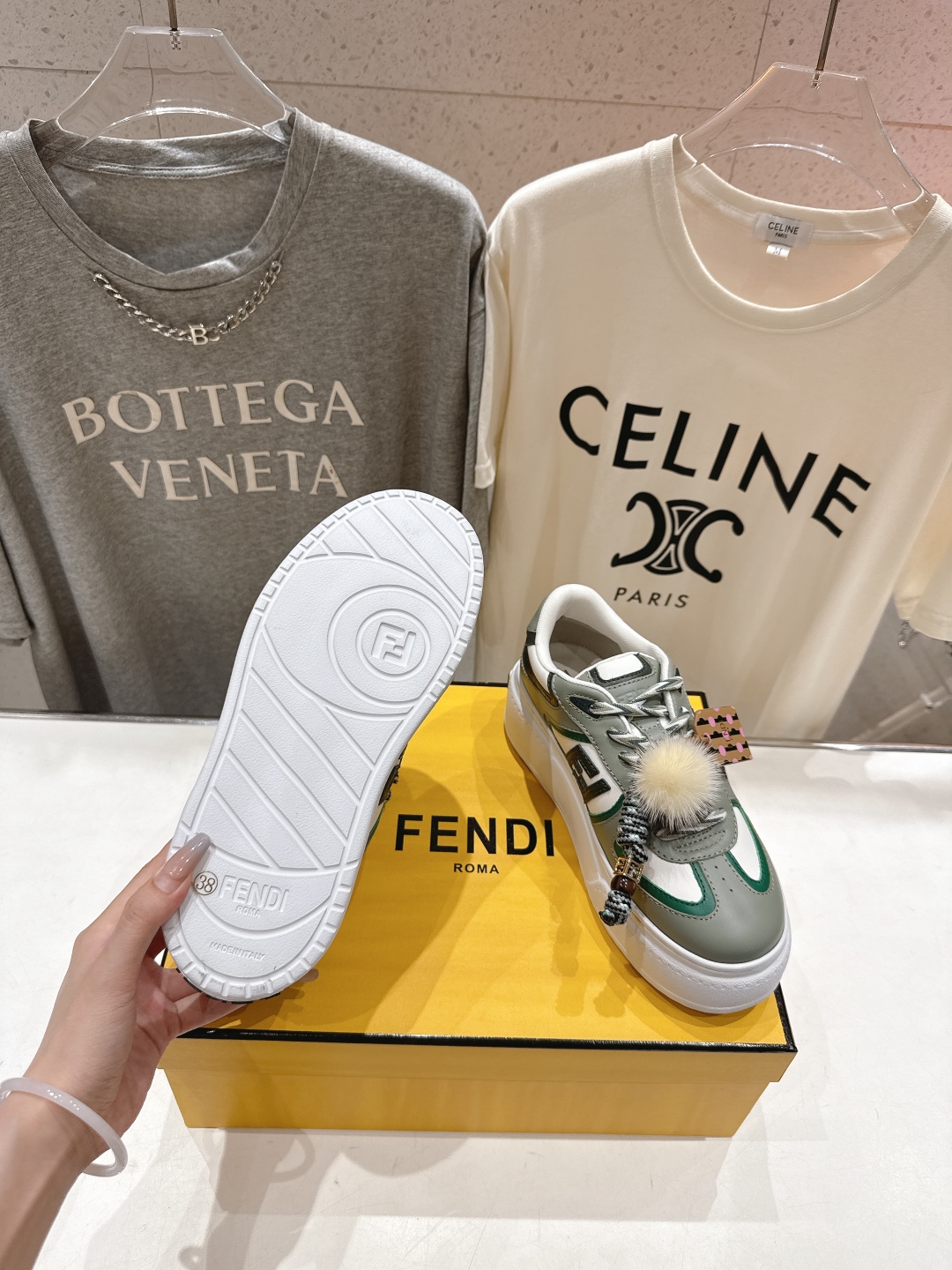 高版本出厂  
 Fendi/芬迪2025ss新款 First 1系列网面系带厚底休闲运动鞋
顶级版本🔝