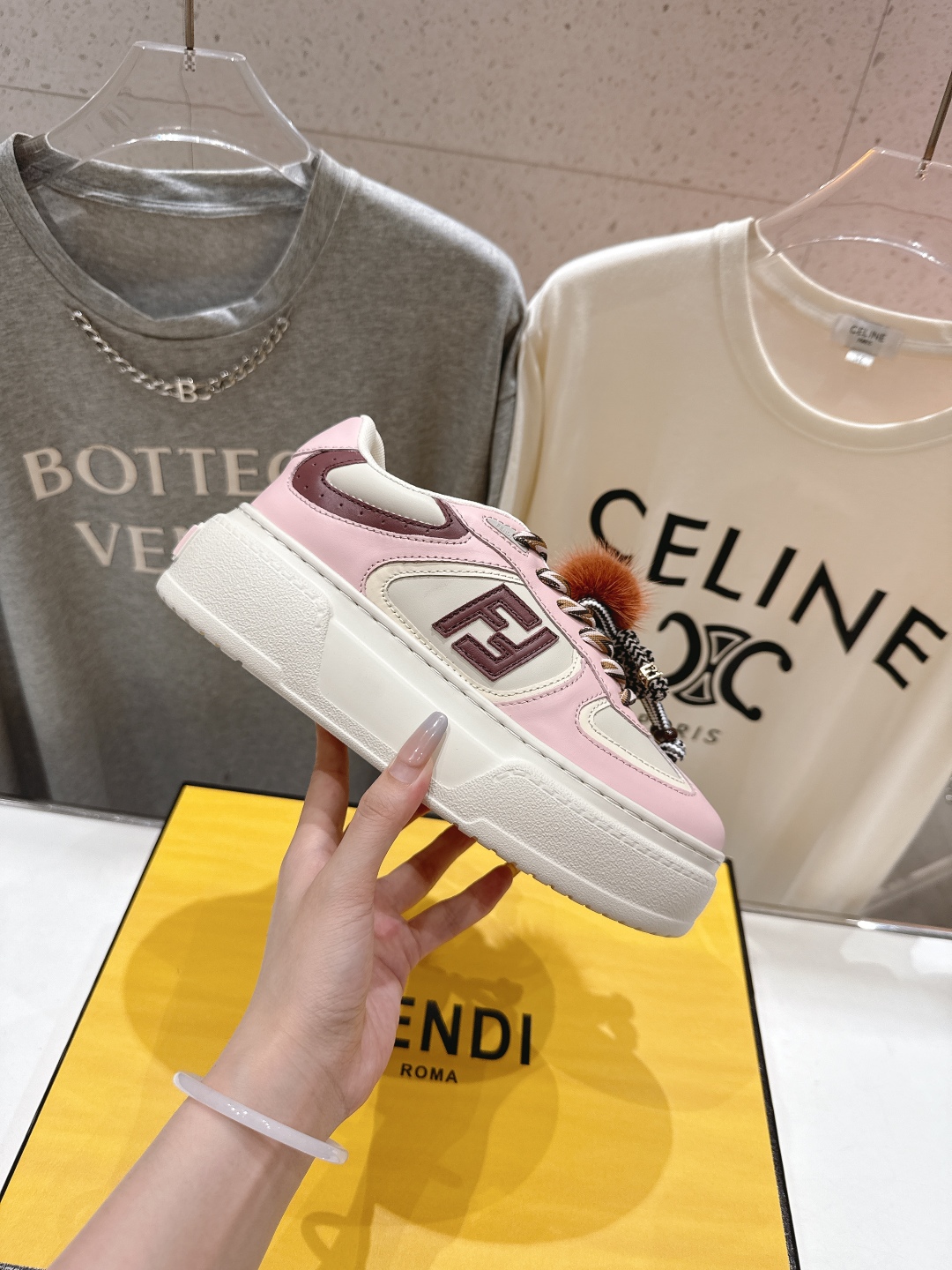 高版本出厂  
 Fendi/芬迪2025ss新款 First 1系列网面系带厚底休闲运动鞋
顶级版本🔝