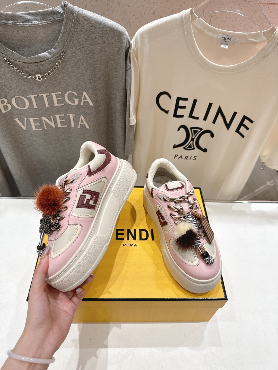 高版本出厂  
 Fendi/芬迪2025ss新款 First 1系列网面系带厚底休闲运动鞋
顶级版本🔝