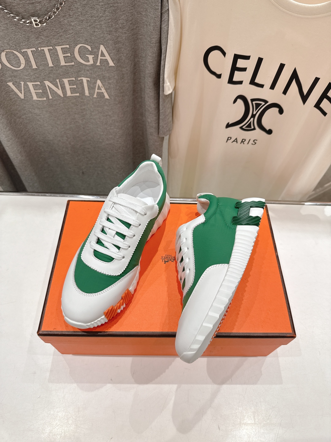 高版本出厂 男码+10 情侣款
   Hermes/爱马仕H家25ss新款情侣运动休闲鞋跑步鞋
经典运动