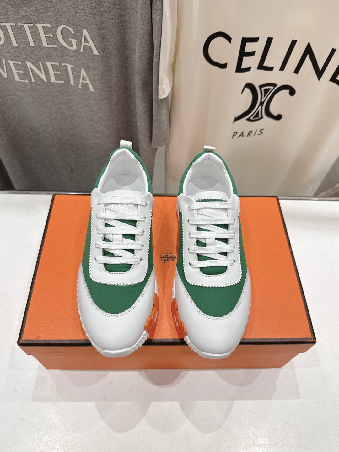 高版本出厂 男码+10 情侣款
   Hermes/爱马仕H家25ss新款情侣运动休闲鞋跑步鞋
经典运动