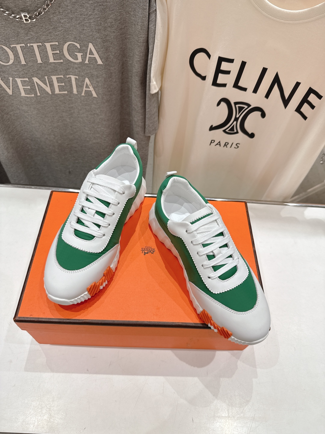 高版本出厂 男码+10 情侣款
   Hermes/爱马仕H家25ss新款情侣运动休闲鞋跑步鞋
经典运动