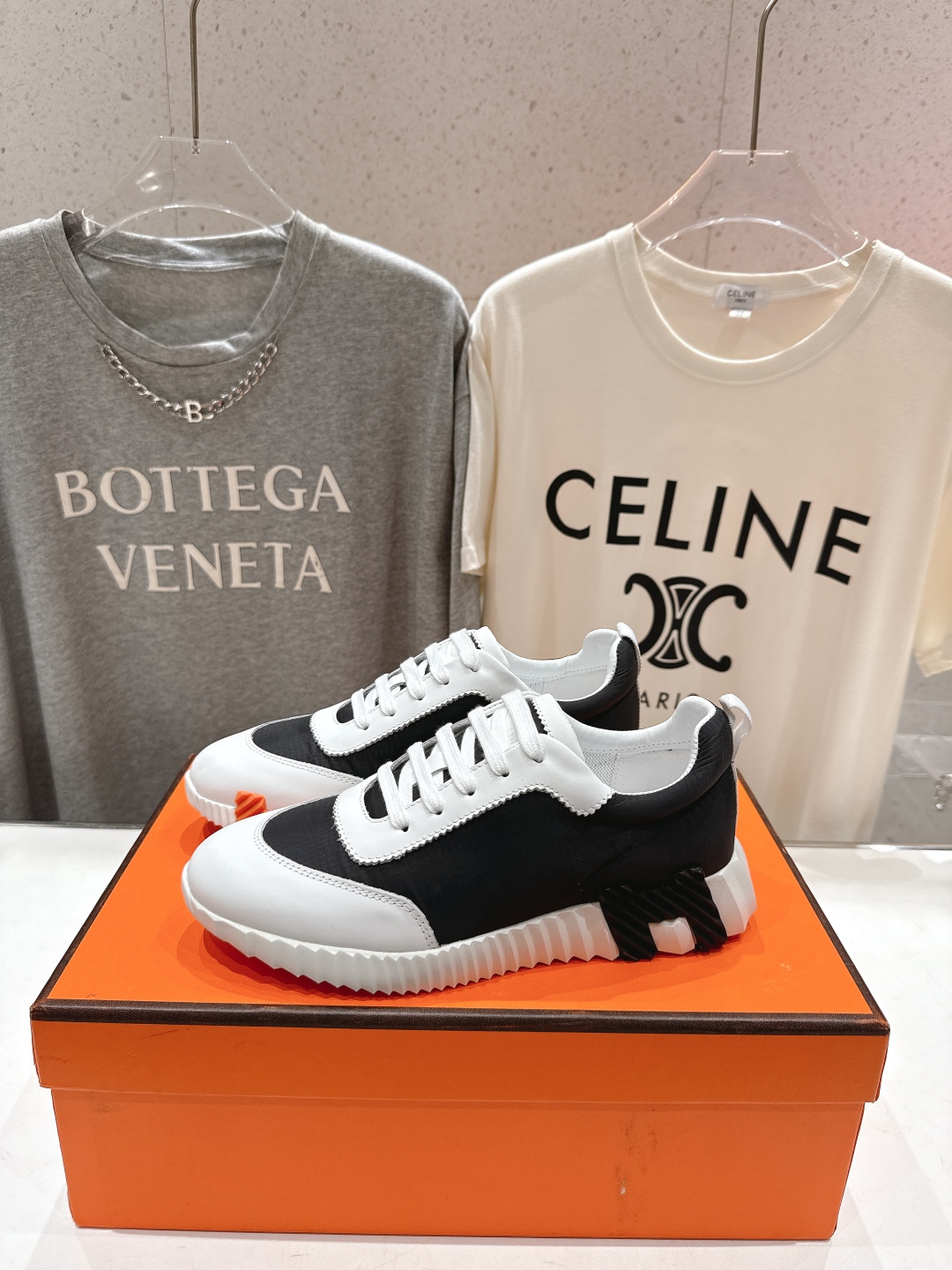 高版本出厂 男码+10 情侣款
   Hermes/爱马仕H家25ss新款情侣运动休闲鞋跑步鞋
经典运动
