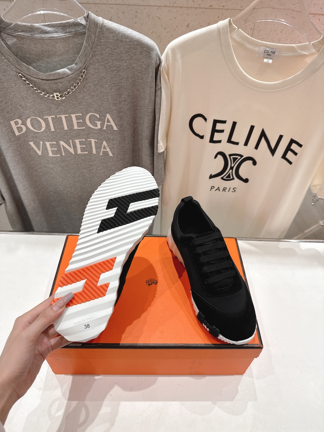 高版本出厂 男码+10 情侣款
   Hermes/爱马仕H家25ss新款情侣运动休闲鞋跑步鞋
经典运动