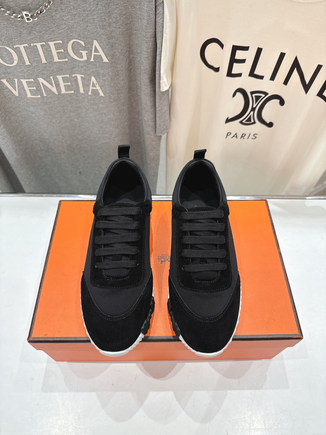 高版本出厂 男码+10 情侣款
   Hermes/爱马仕H家25ss新款情侣运动休闲鞋跑步鞋
经典运动