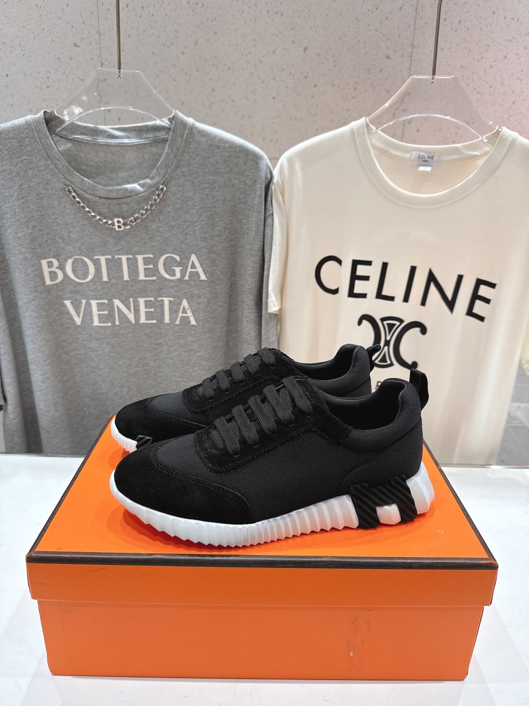 高版本出厂 男码+10 情侣款
   Hermes/爱马仕H家25ss新款情侣运动休闲鞋跑步鞋
经典运动