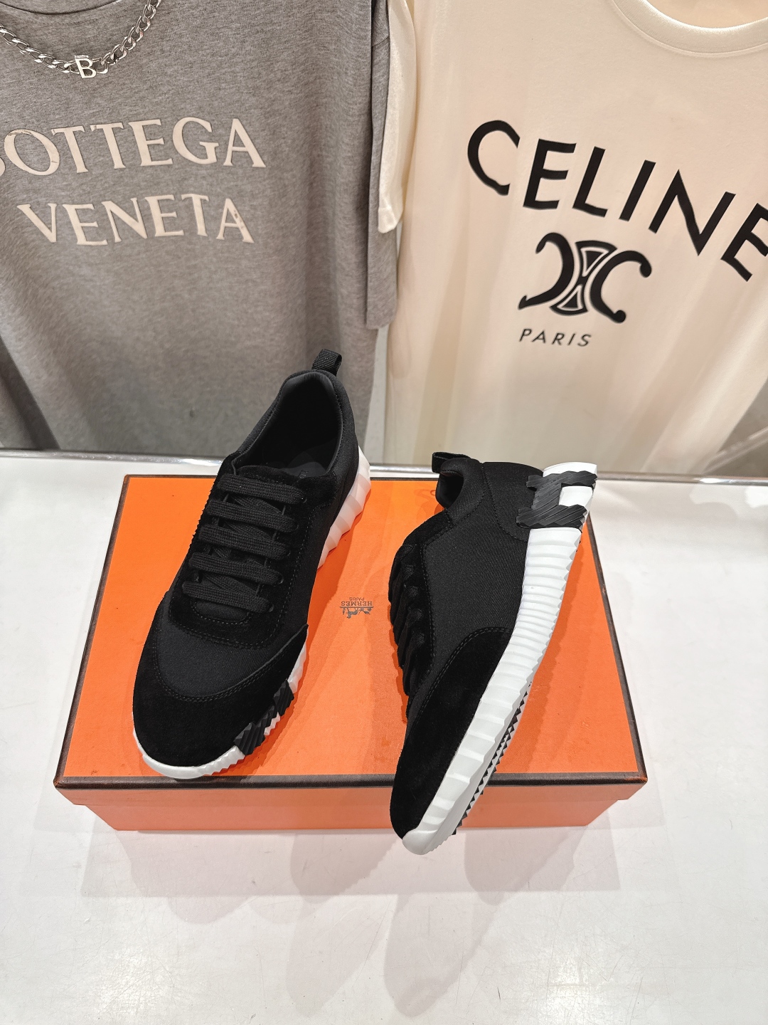 高版本出厂 男码+10 情侣款
   Hermes/爱马仕H家25ss新款情侣运动休闲鞋跑步鞋
经典运动
